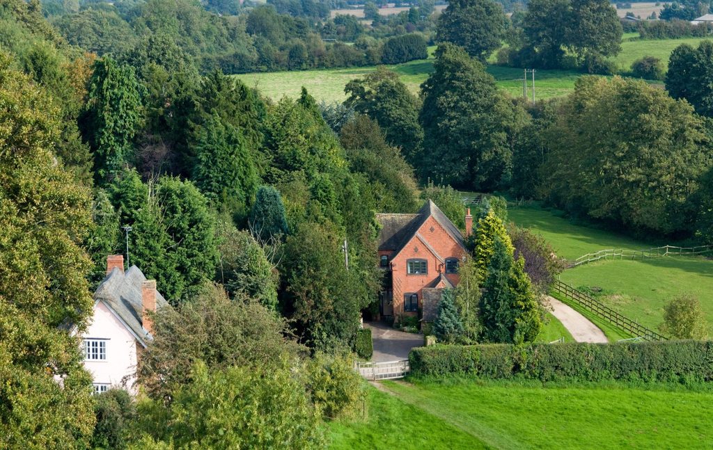 How much land do you need for horses?