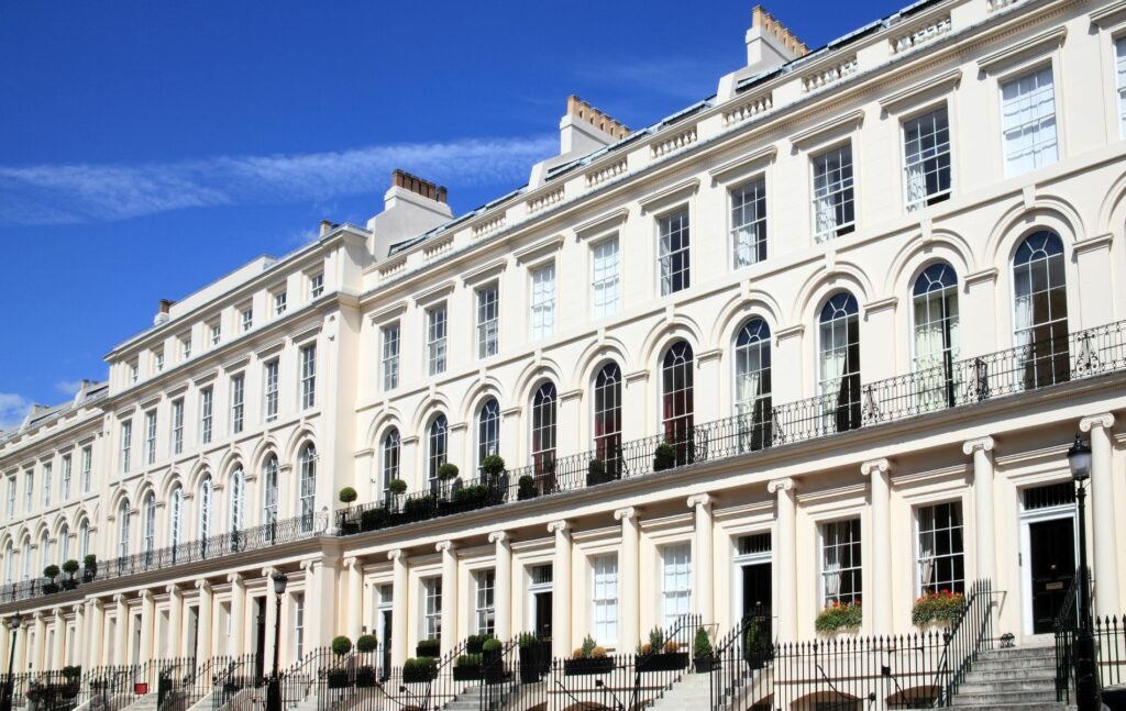 How Buying Agents Work with Estate Agents