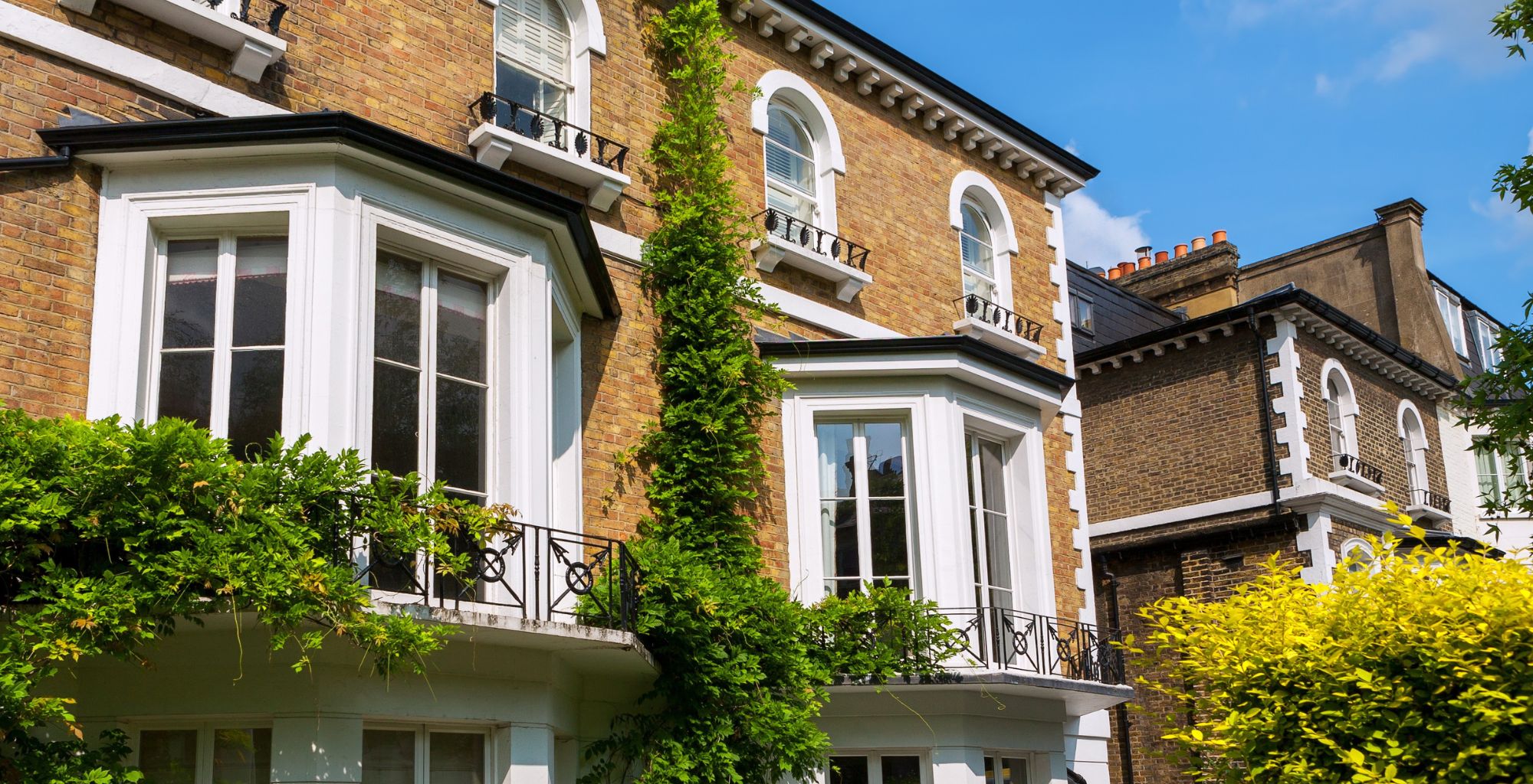 How Buying Agents Work with Estate Agents